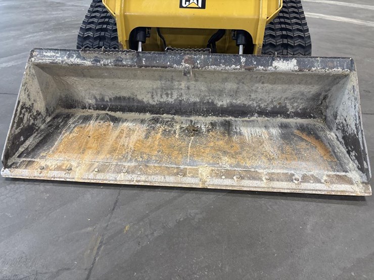 2018-caterpillar-228-image-31