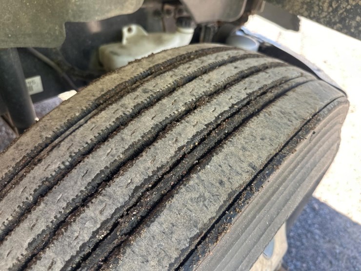 2013-freightliner-m2-106-image-72