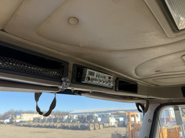 #1955-•-2008-international-eagle-day-cab-truck-tractor-image-55