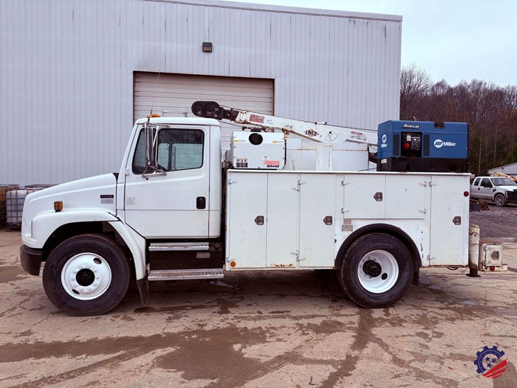 1998-freightliner-fl70-image-2