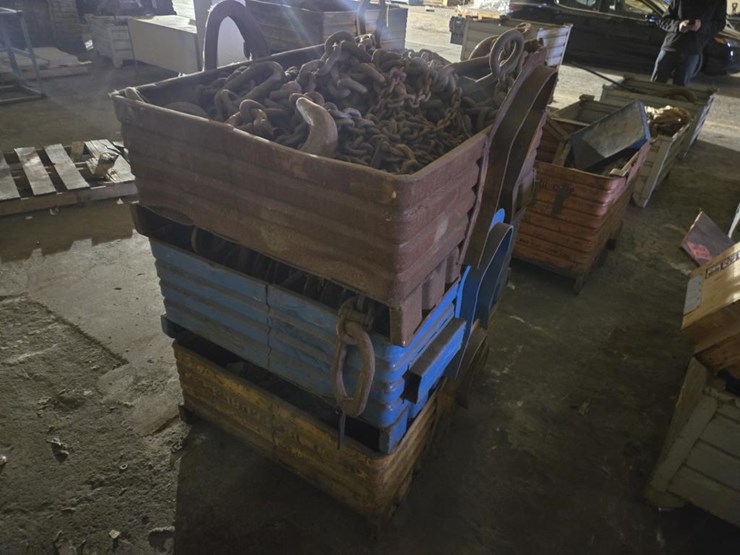 #3404-•-(3)-steel-crates-w/-misc.-chains-and-more-image-2