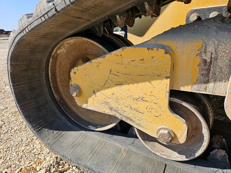 2023-caterpillar-299d3-image-63