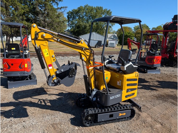 cfg-mx12rx-mini-excavator-w/-mechanical-thumb-image-1