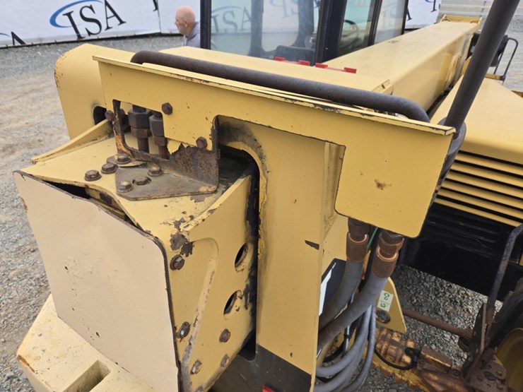 caterpillar-th83-image-31