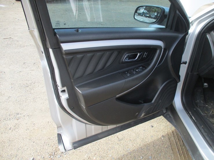 2019-ford-taurus-sel-sedan,-image-13