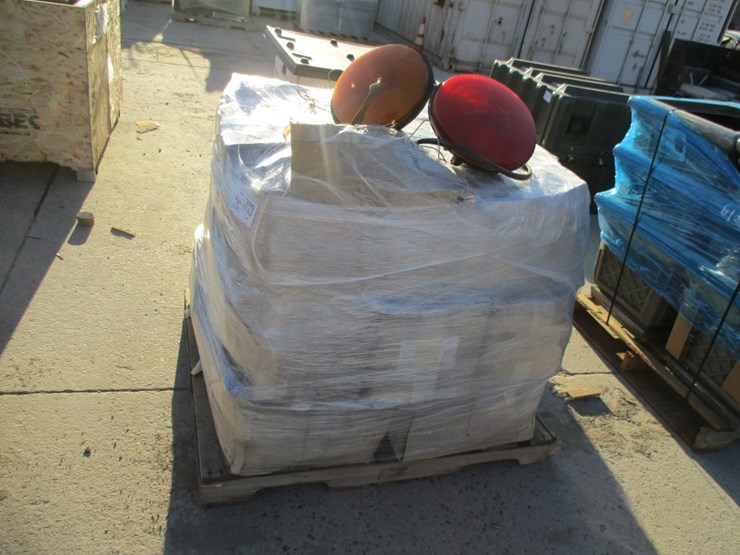 lot-of-12"-assorted-color-traffic-lights,-image-2