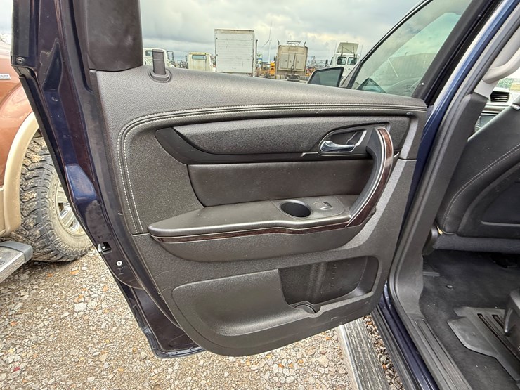 2015-chevrolet-traverse-image-16