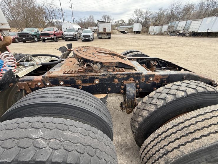 #1193-•-1984-peterbilt-cab-over-truck-tractor-image-36