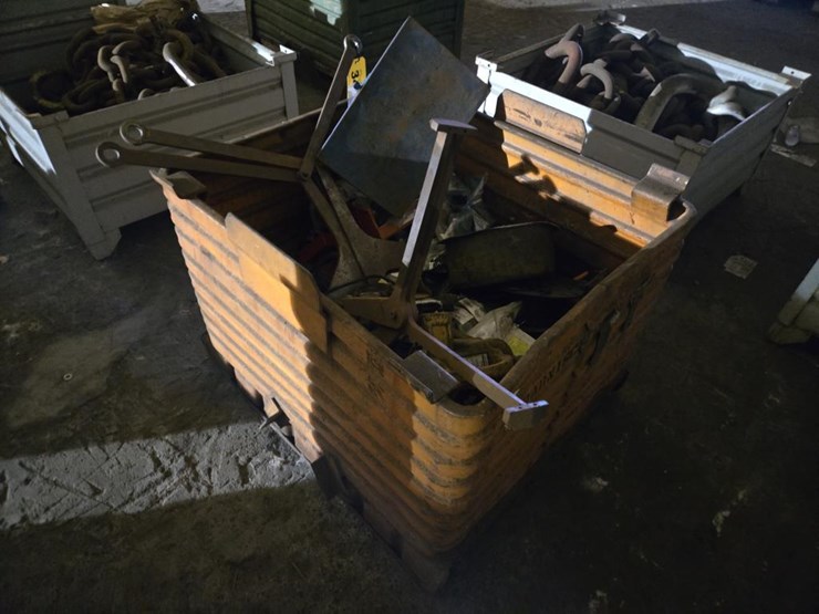#3405-•-steel-crate-w/-misc.-items-image-3
