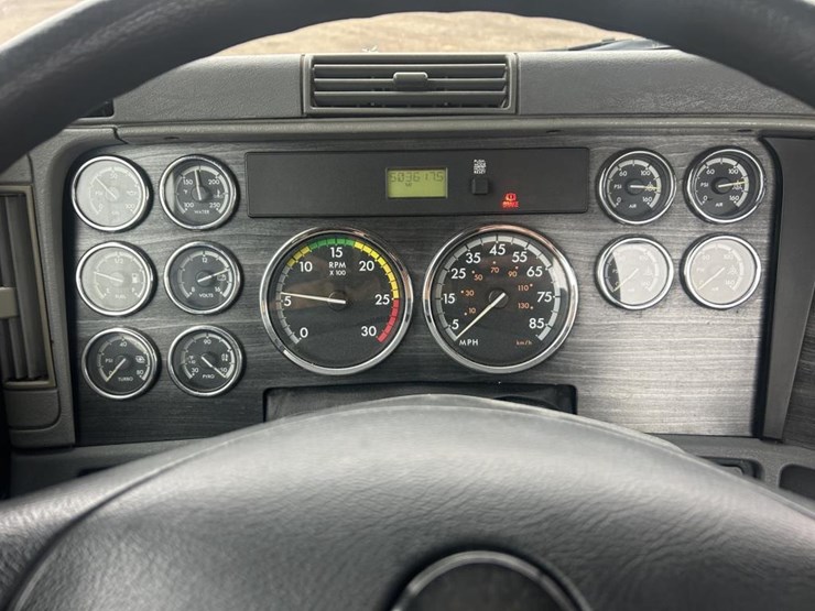 #1675-•-2016-freightliner-harrison-glider-kit-day-cab-truc-image-55