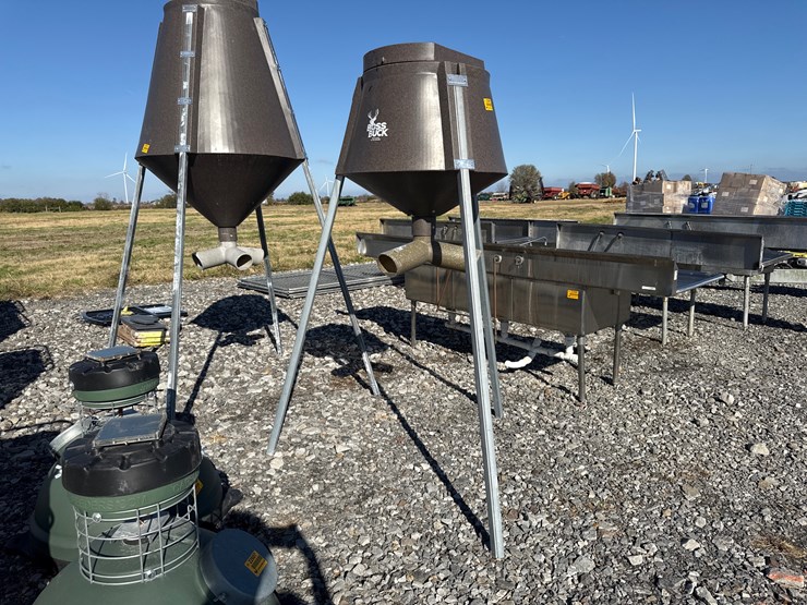 #22608-•-boss-buck-~350lb-gravity-float-feeder-image-2