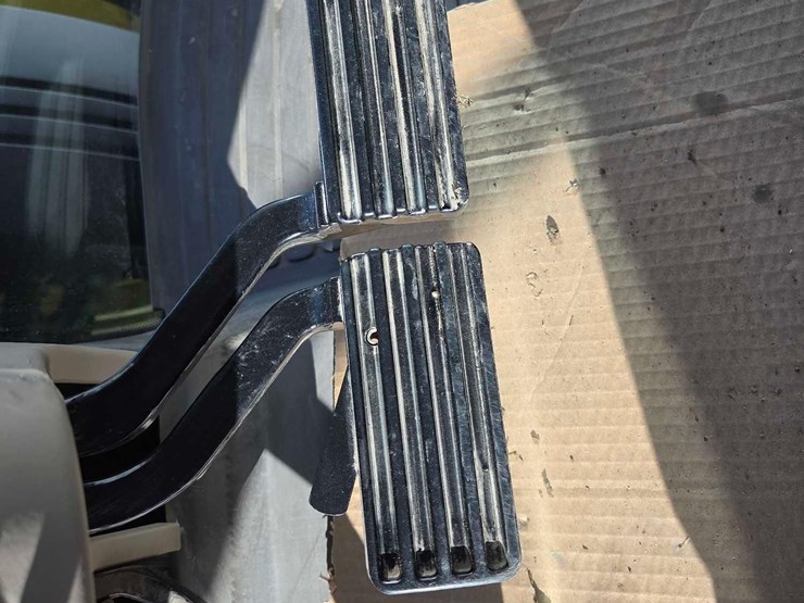 2012-john-deere-8285r-image-65