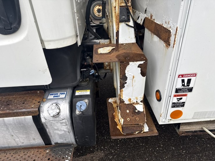 #2000-•-2014-freightliner-altec-digger-derrick-image-36