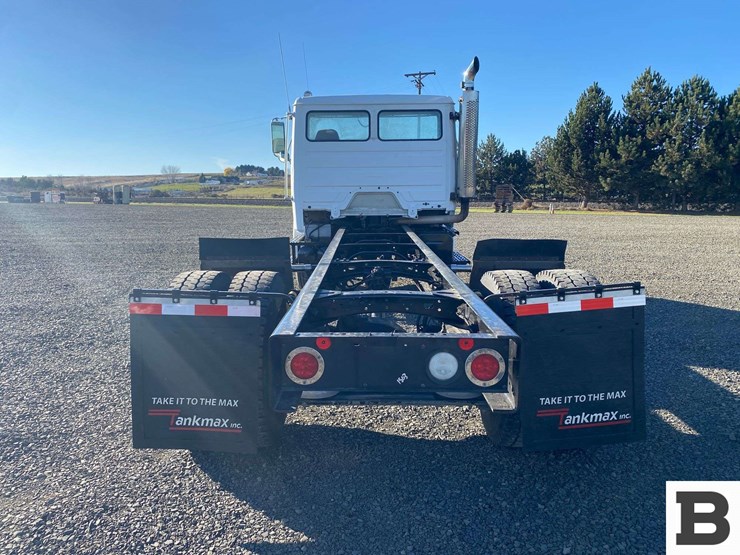 2002-freightliner-fl70-image-5