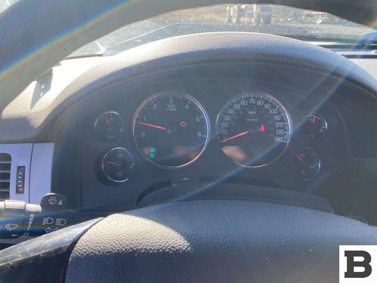 2012-chevrolet-tahoe-image-23