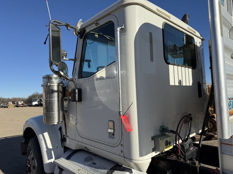 #1955-•-2008-international-eagle-day-cab-truck-tractor-image-30