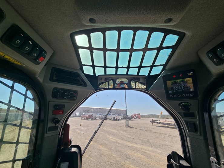 2023-caterpillar-299d3-image-45