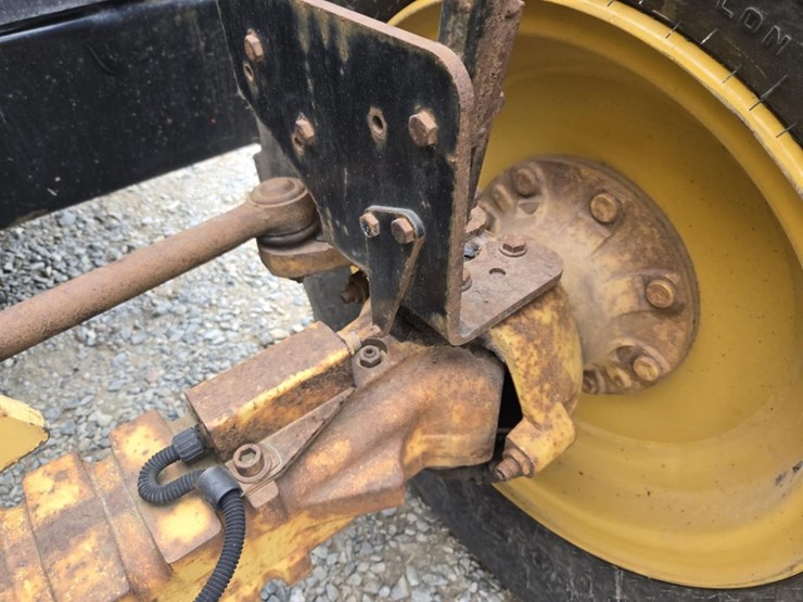 caterpillar-th83-image-36