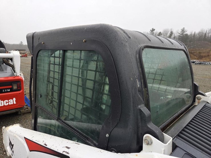 2020-bobcat-t740-image-36