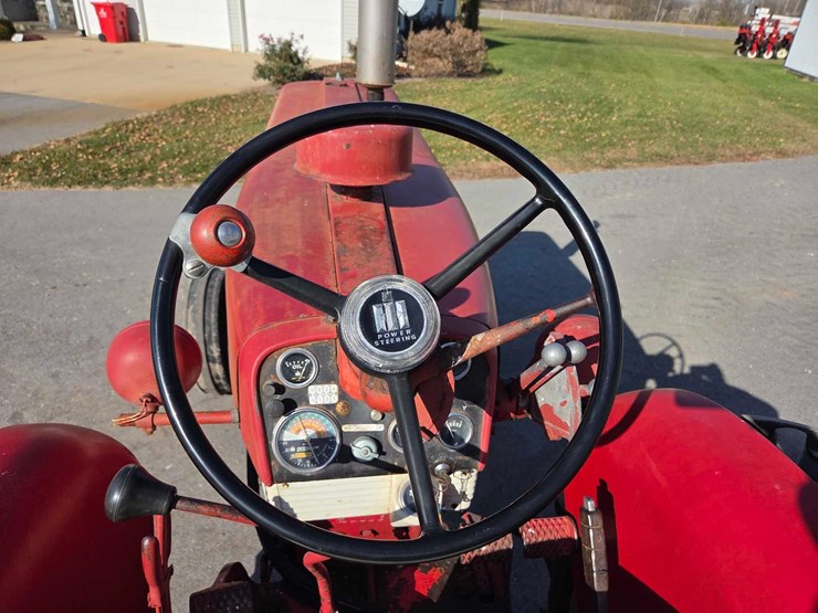 case-ih-560-image-62