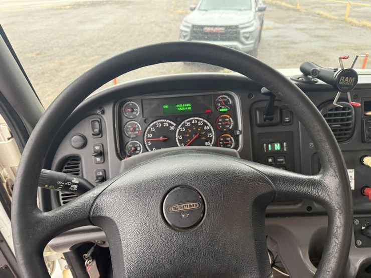 #2000-•-2014-freightliner-altec-digger-derrick-image-89