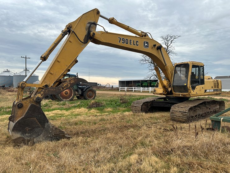 deere-790e-lc-image-1