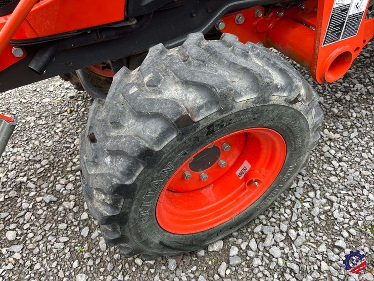 kubota-b2401d-farm-tractor-image-5