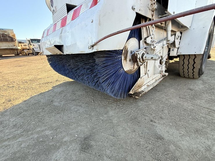 #1981-•-1990-mobil-sweeper-ahl-sweeper-truck-image-22