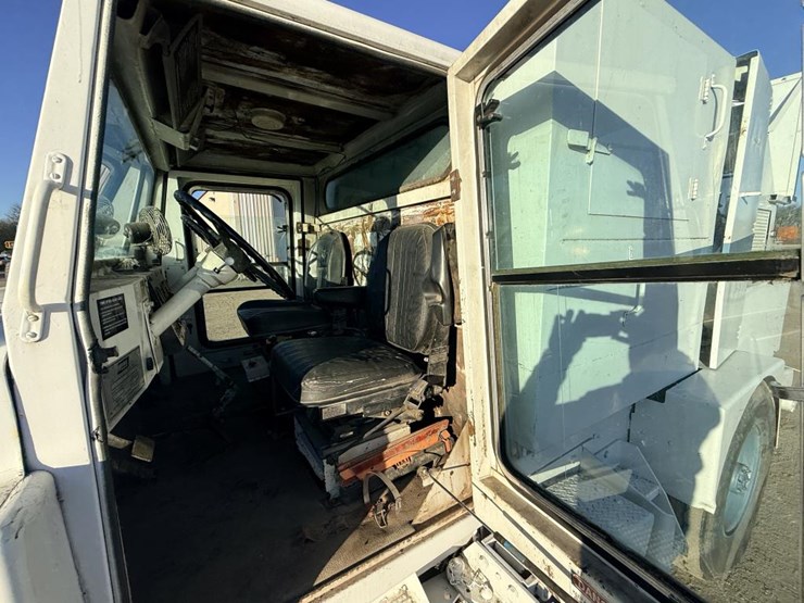 #1981-•-1990-mobil-sweeper-ahl-sweeper-truck-image-35