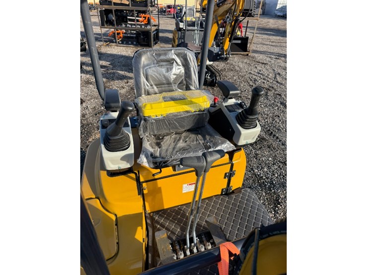 cfg-qk18r-mini-excavator-w/-hydraulic-thumb-image-7