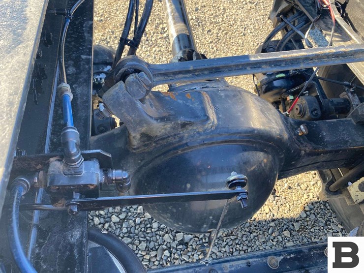 2002-freightliner-fl70-image-25