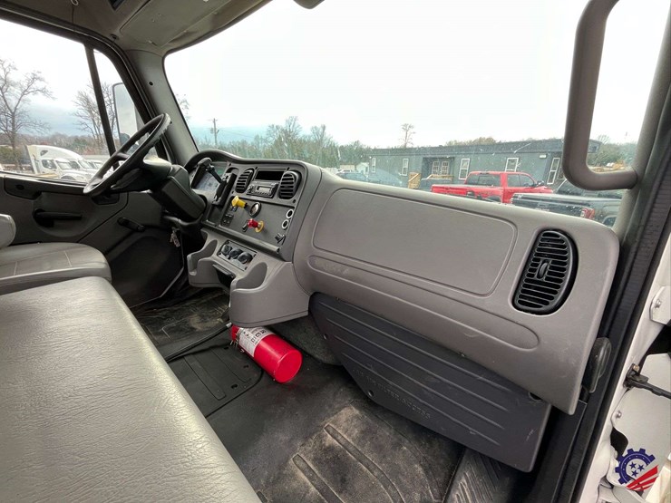 2017-freightliner-m2-s/a-tank-truck-image-60