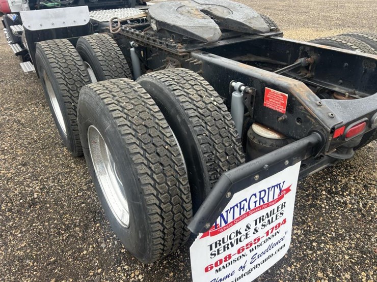 #1676-•-2015-volvo-vnl-day-cab-truck-tractor-image-81