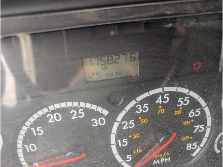 2005-freightliner-columbia-flatbed-w/-moffett-hookup-image-28