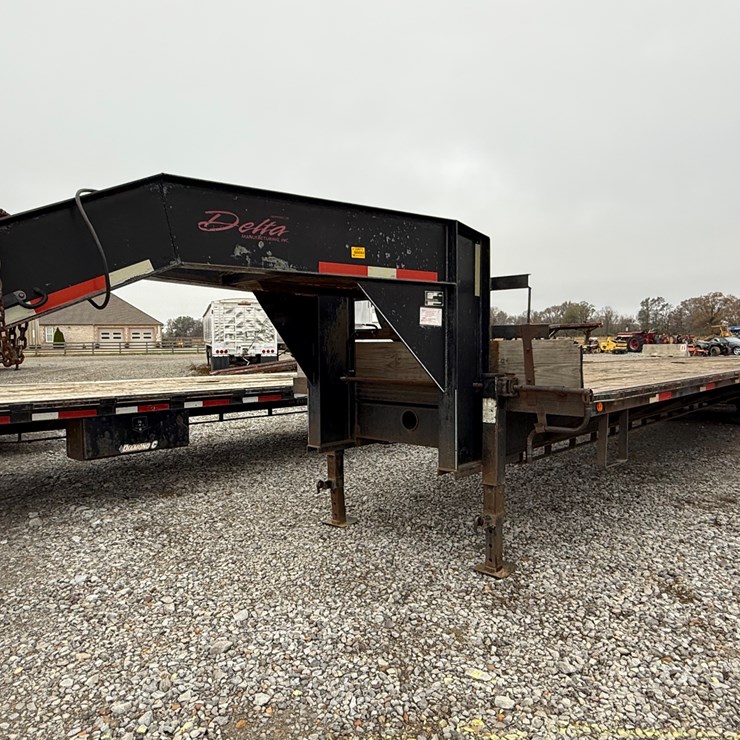 #22671 • 2004 Delta Mfg GN-F 40' T/A Gooseneck Flatbed Trailer 4MHFS460224N013184