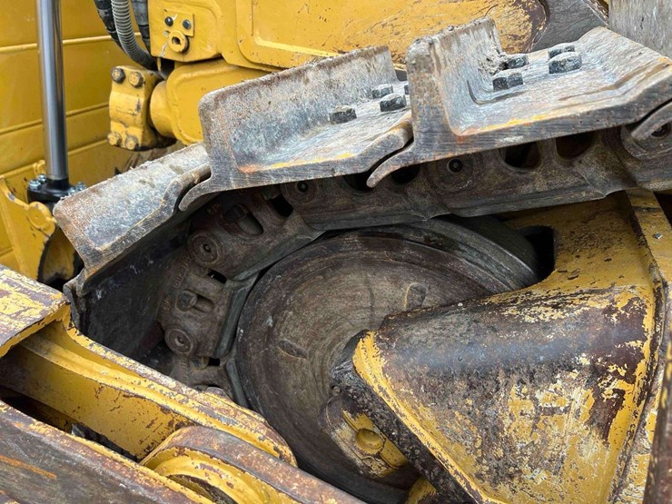 2022-caterpillar-d7-image-17