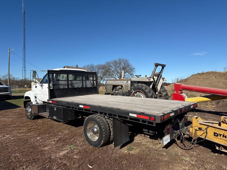 2001-chevy-c6500-truck-image-5