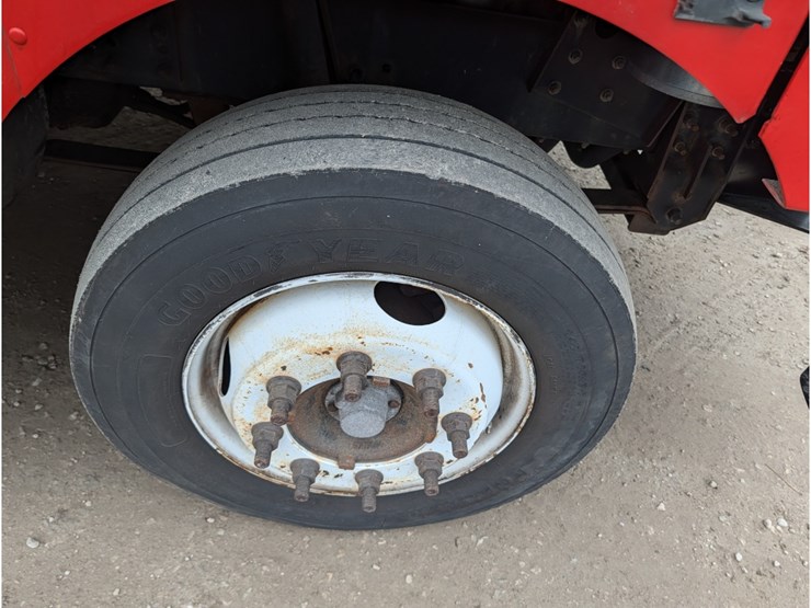 2017-freightliner-mt55-image-4