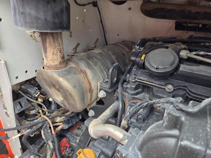 2020-bobcat-t740-image-29