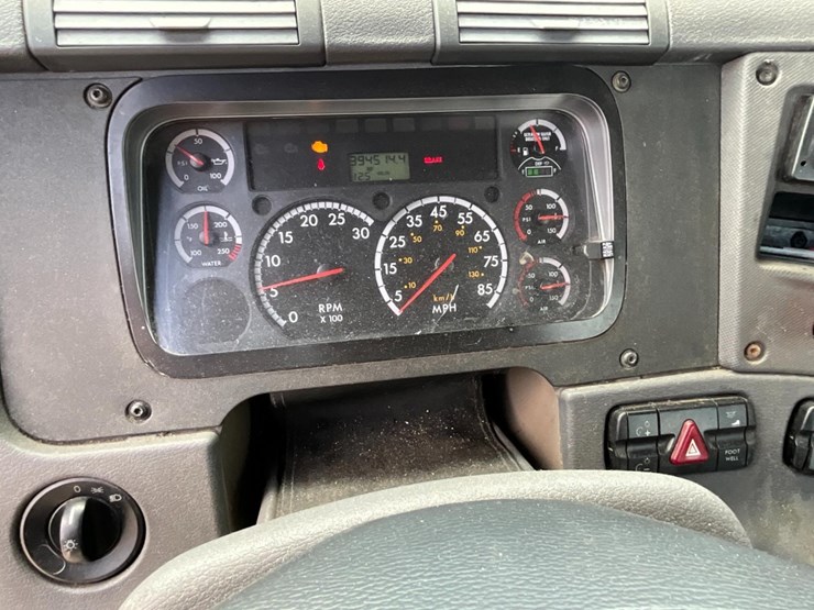 2016-freightliner-ca125-day-cab-image-24