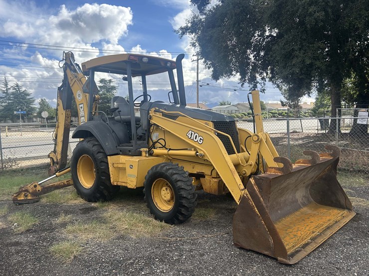 2017-caterpillar-450f-image-1