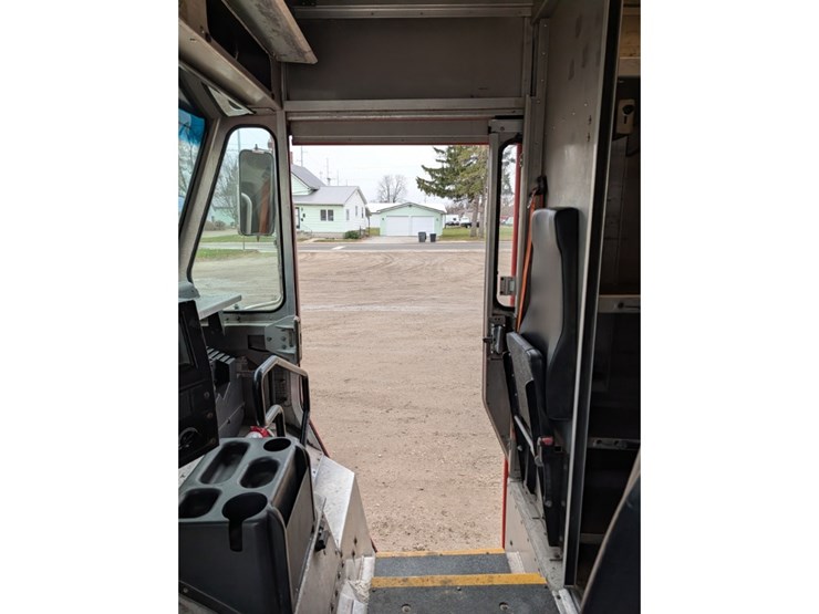 2017-freightliner-mt55-image-13