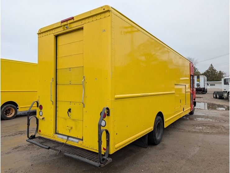 2017-freightliner-mt55-image-5