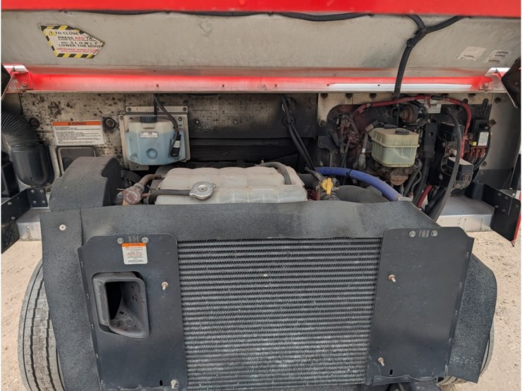 2017-freightliner-mt55-image-10