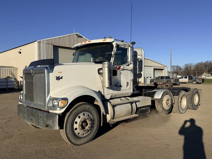 #1980-•-2008-international-eagle-day-cab-truck-tractor-image-1