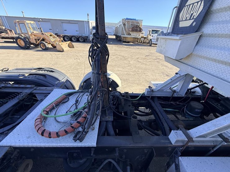 #1965-•-2008-international-eagle-day-cab-truck-tractor-image-21