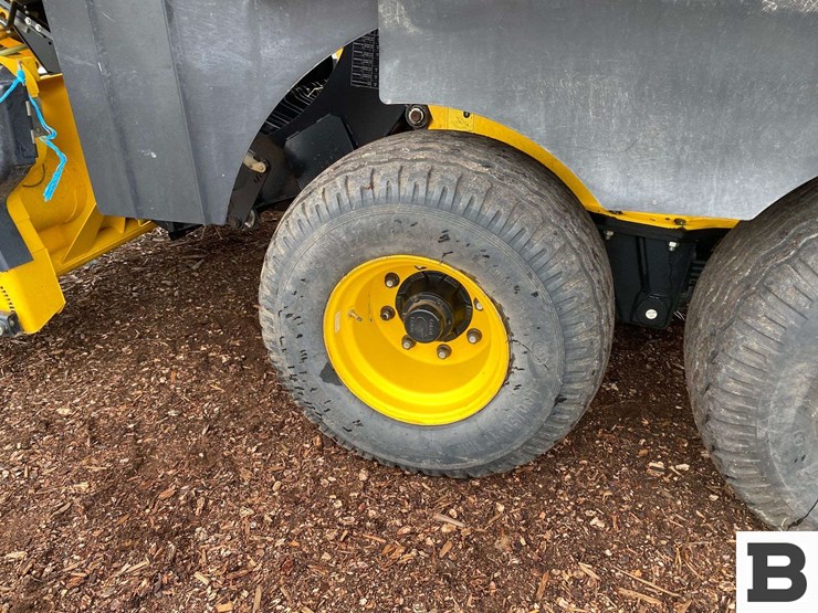 new-holland-340-image-35