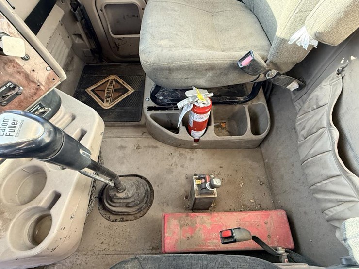 #1974-•-2008-international-eagle-day-cab-truck-tractor-image-35