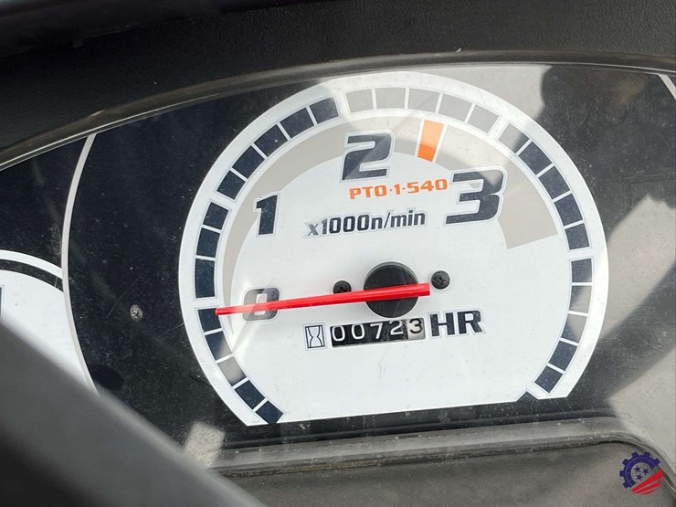 kubota-b2401d-farm-tractor-image-25