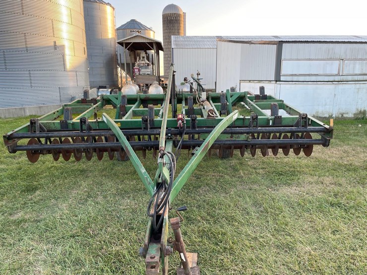 farmhand-soil-saver-13-shank-disc-chisel-image-2